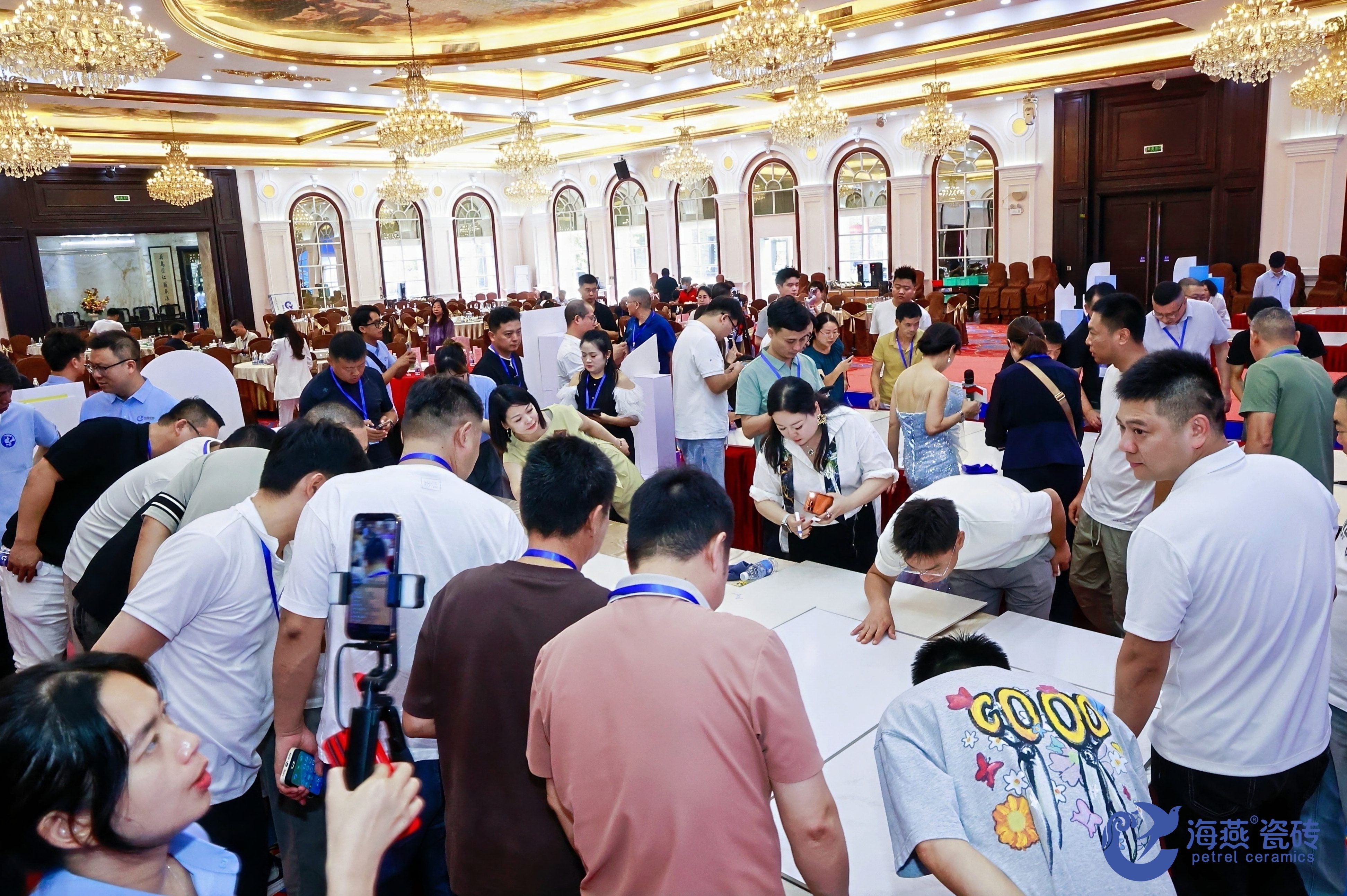 海燕5A瓷砖新品订货会